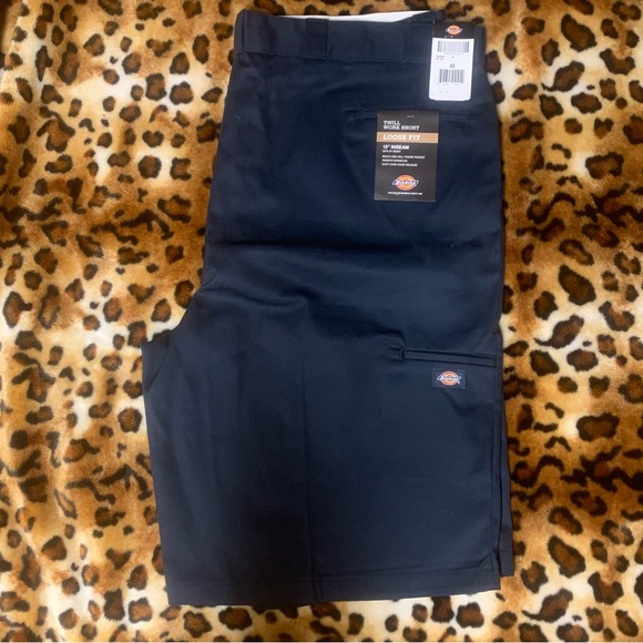 Dickies Men's loose fit Shorts 48 NWT - Picture 1 of 6